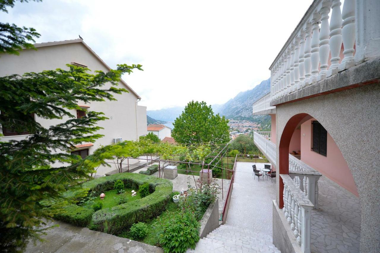 Gara Apartman Kotor
